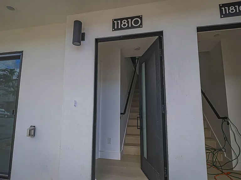 New Construction Luxury 4 Bed Townhomes With Roof Decks — Photo 39