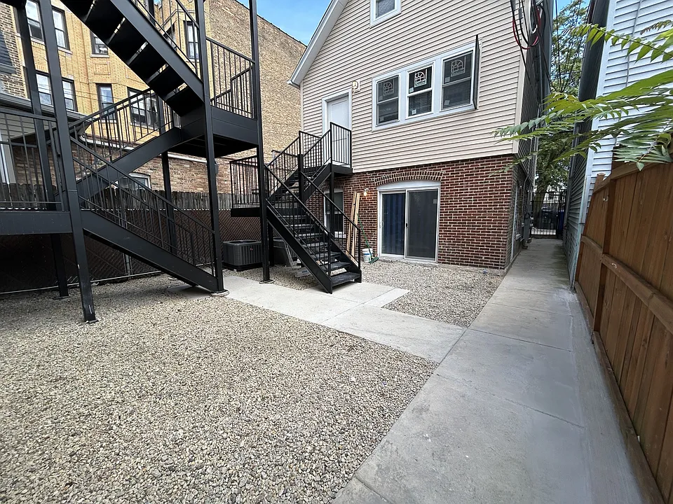 1647 N Fairfield Ave #CH-21