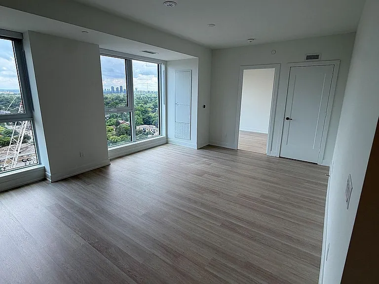 25 Cordova Ave #1810 — Photo 17