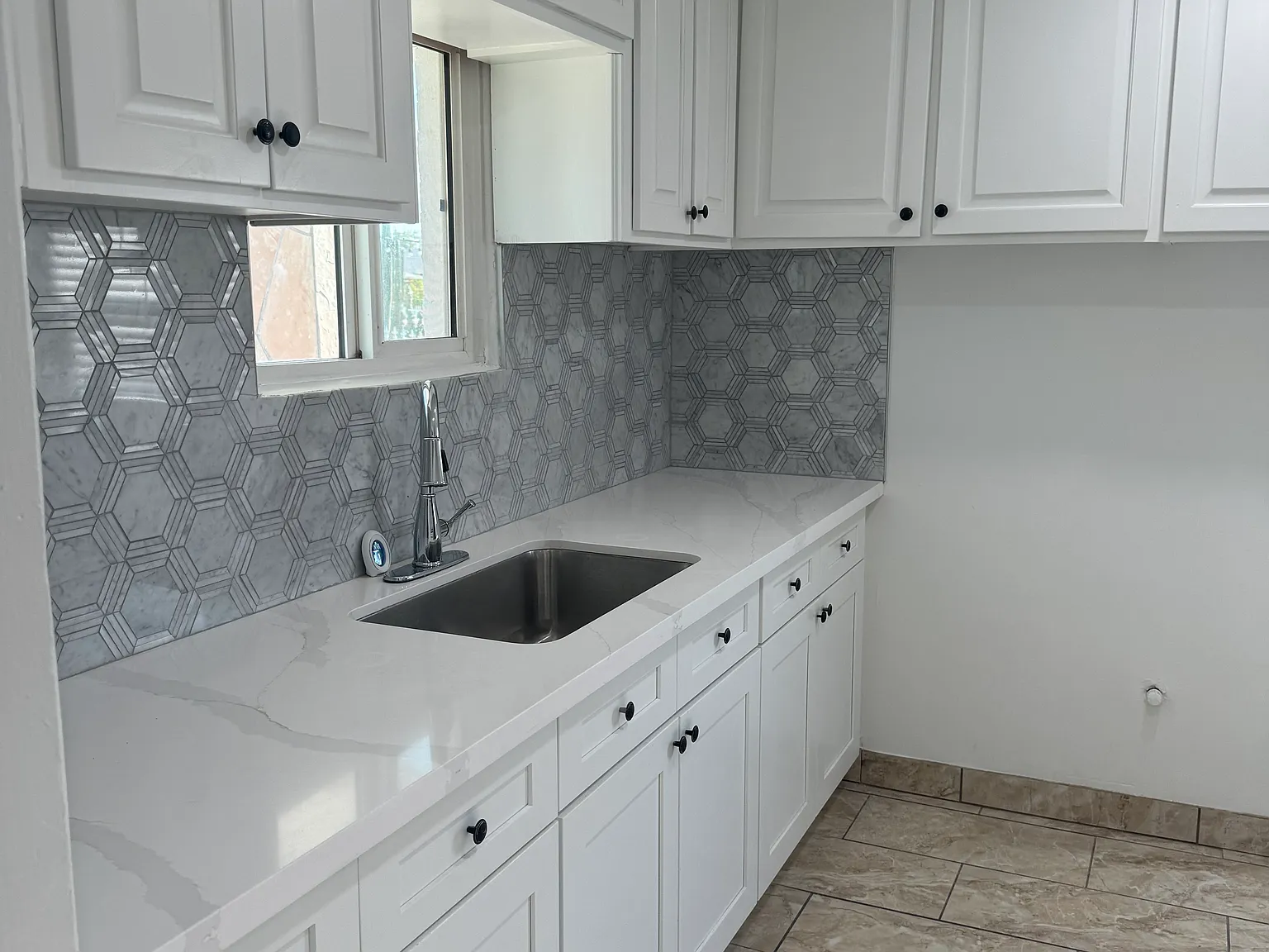 3 bed, 1050 sqft, $1,800 — Photo 2