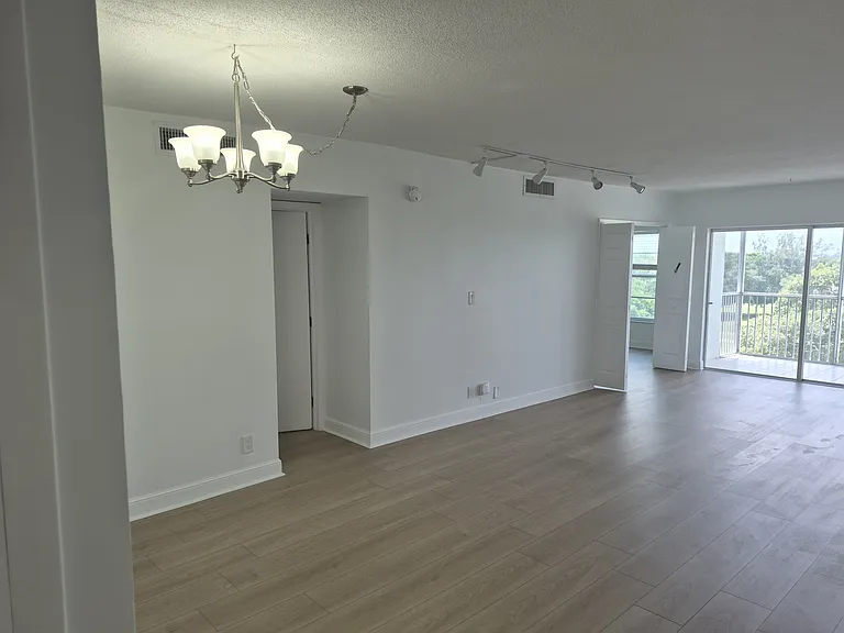 3050 N Palm Aire Dr #702 — Photo 17
