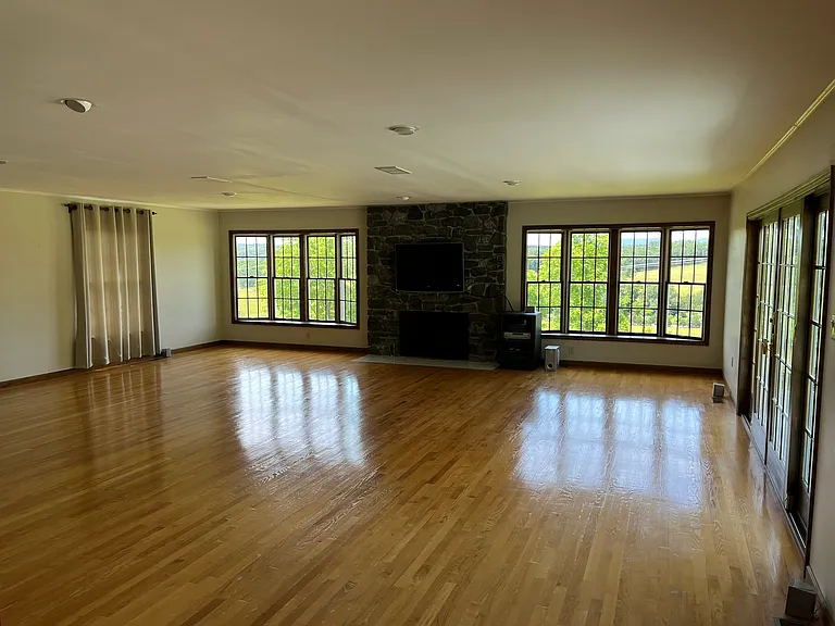 1281 Stony Hill Rd — Photo 4