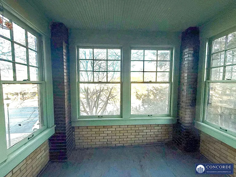 712 S 11th St — Photo 13