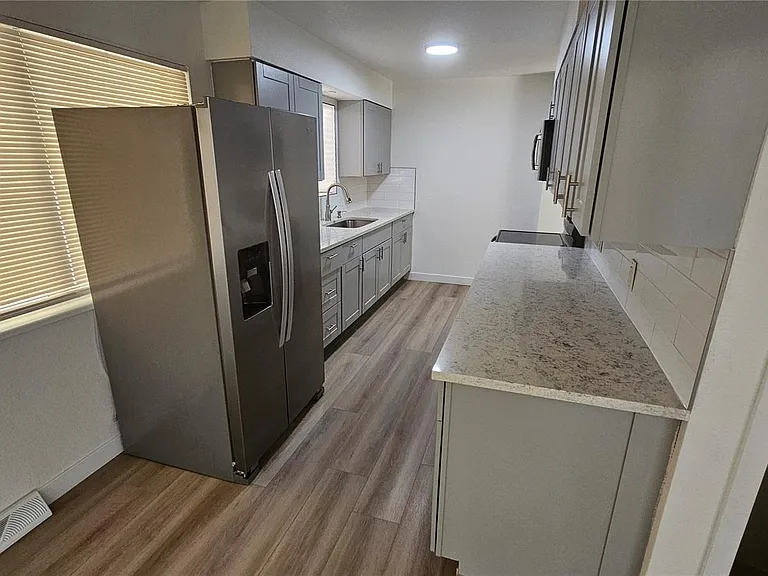 7840 Linda Cir — Photo 6