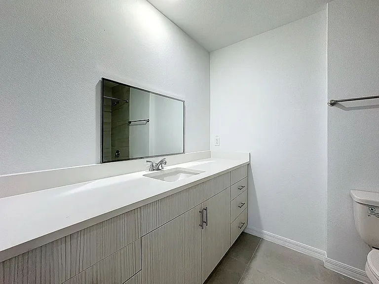 1748 Barton Towne Cir — Photo 36