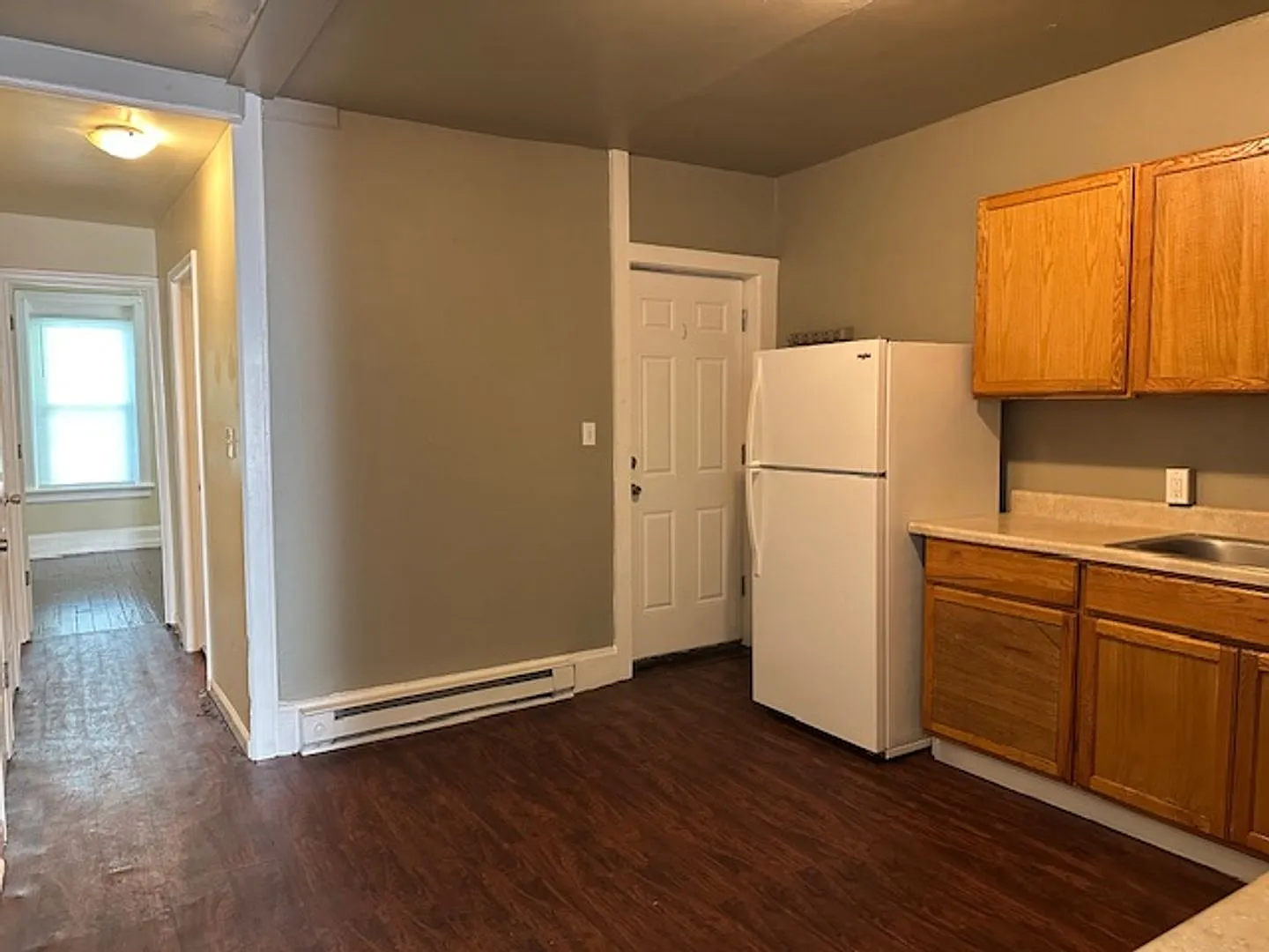 Discover a 3-bedroom, 1-bathroom 2nd and 3rd floor apartment in Harrisburg, PA, located within th... — Photo 4