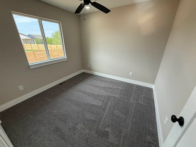 102 Poplar Ct — Photo 10