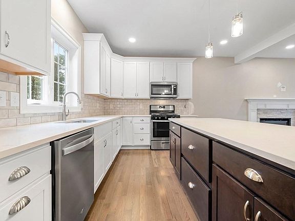 3rd image of 6 Saddleback Dr #144