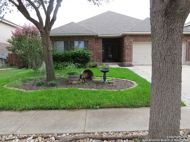 4 bed, 2.5 bath, 2293 sqft, $1,950 — Photo 2