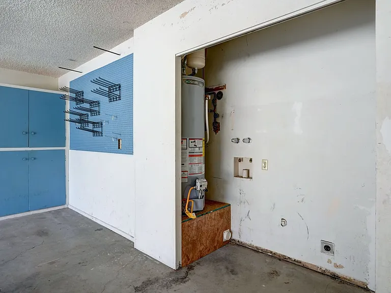 585 Mosher Ln — Photo 29