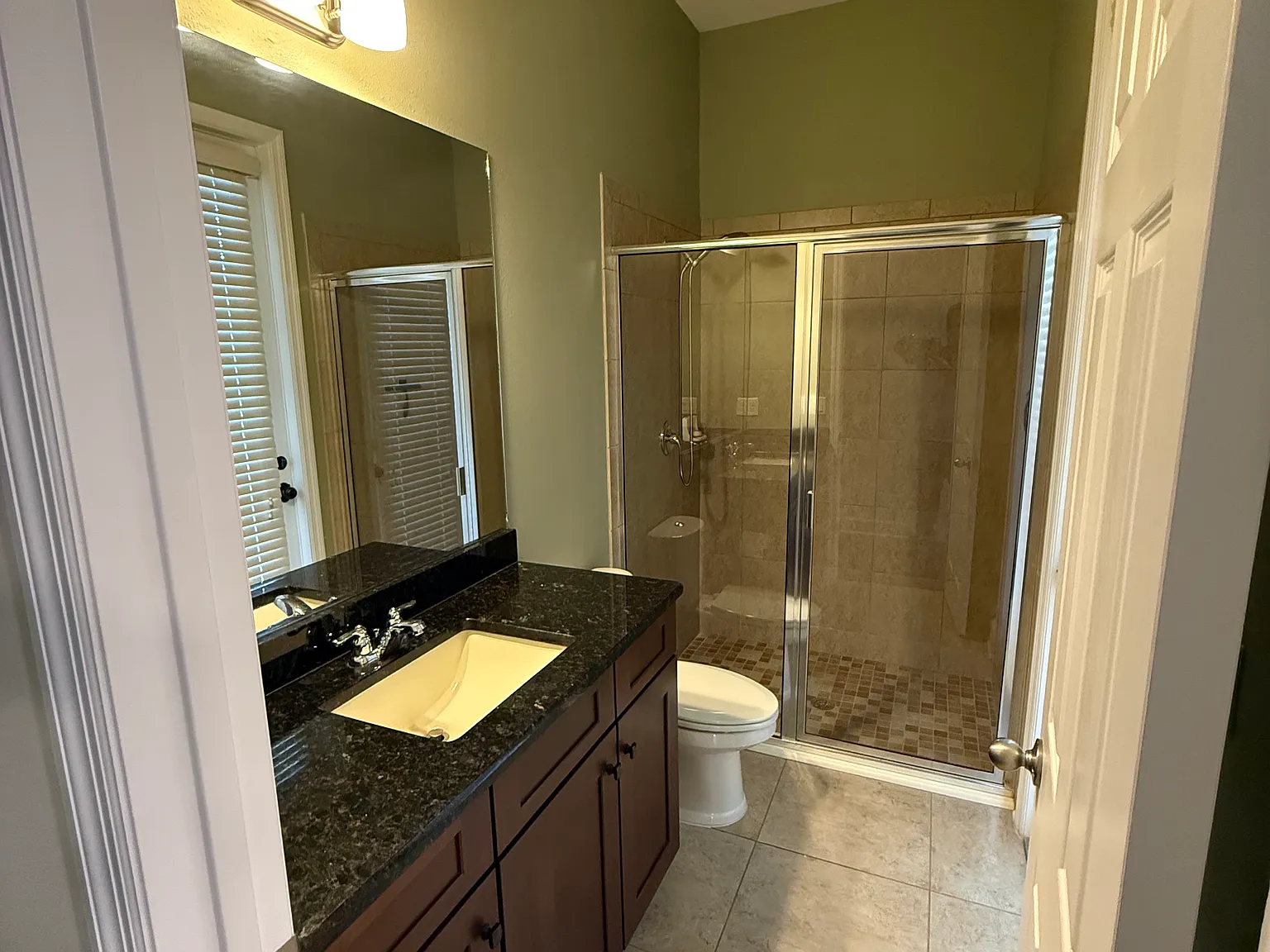 4 bed, 3306 sqft, $4,000 — Photo 1