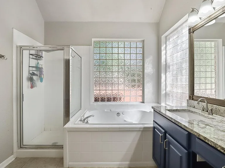 18121 Whitewater Cv — Photo 21