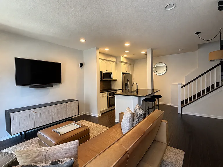 W 149th Pl — Photo 3