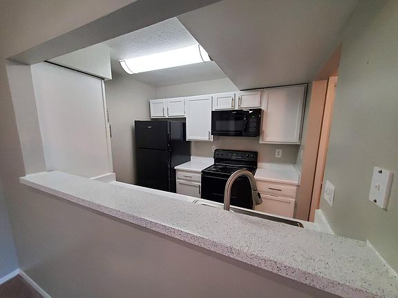 4th image of 1100 Leah Ave