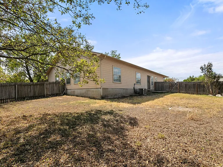 2302 S Bagdad Rd — Photo 27