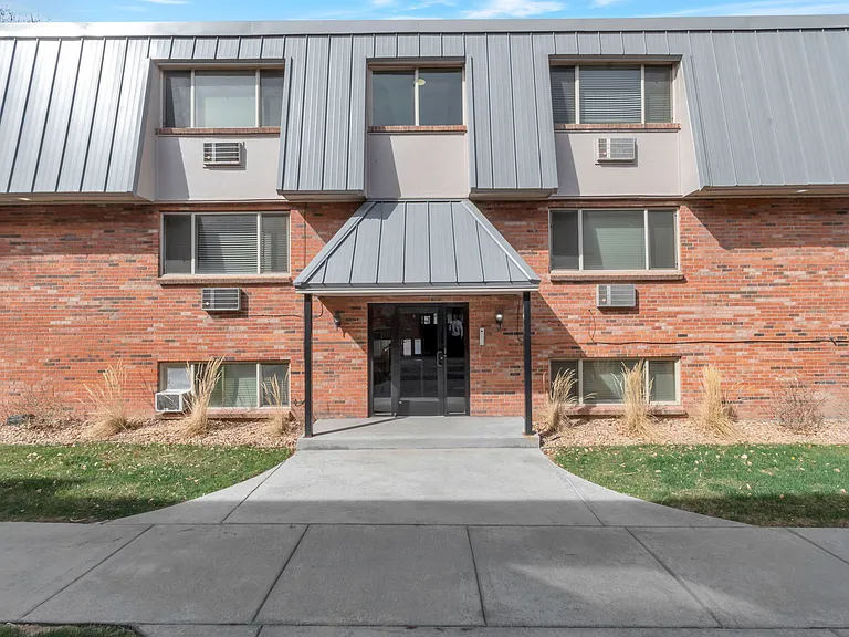 Sheridan Villa — Photo 17