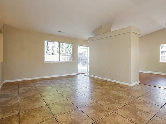 3rd image of 14510 Cedar Valley Dr