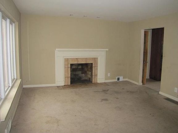 2nd image of 122 Waverly Ave
