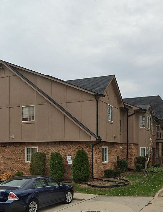 1st image of 30522 Oakridge Manor Dr #39
