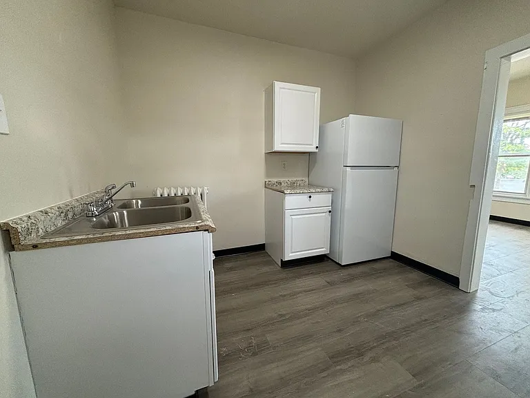 113 S Monroe Ave — Photo 8