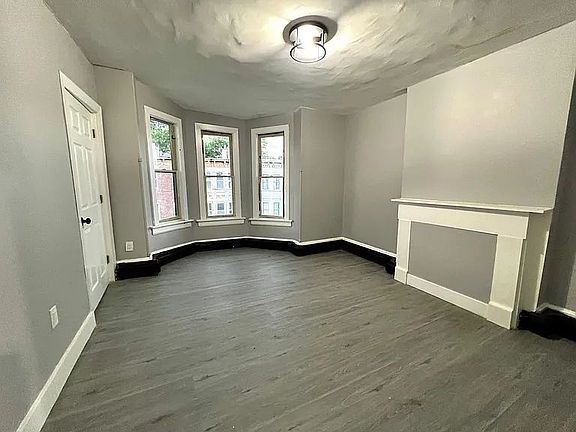 3rd image of 12 Liberty St Floor 3