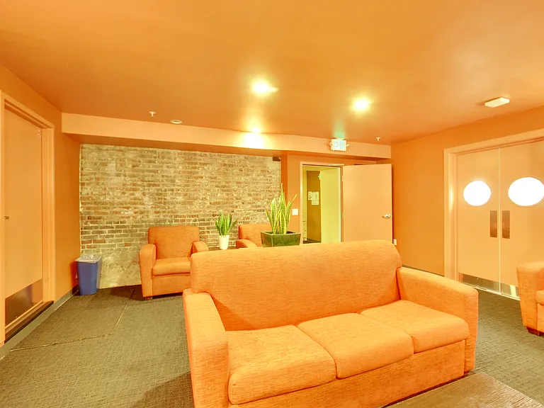 Columbus Residence — Photo 8