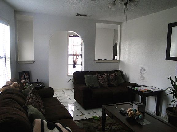 4th image of 500 E Hicks Ave