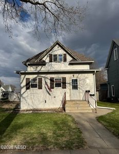 213 4th St SE, Watertown, SD, 57201