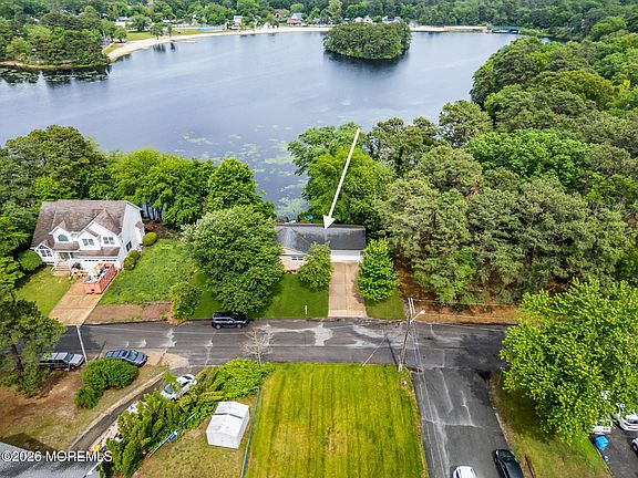 2nd image of 1600 Parkview Boulevard