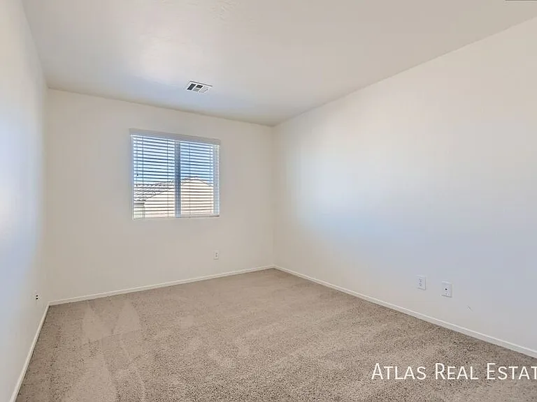 2692 Niddrie Ave — Photo 8