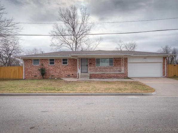 10208 E 2nd St, Tulsa, OK 74128