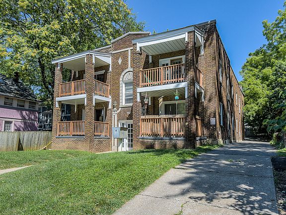 2nd image of 3809 Mercier St #202
