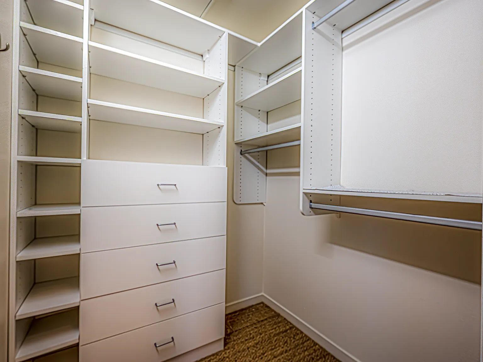 2 bed, 1148 sqft, $2,700 — Photo 3