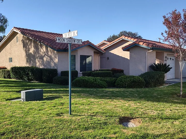 1073 Moon Shadow Ct — Photo 2