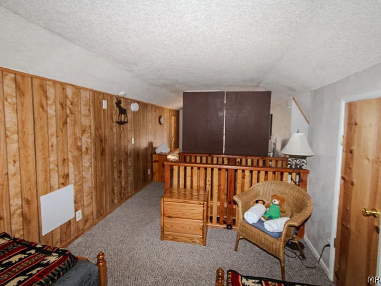 370 Victoria Ln — Photo 16