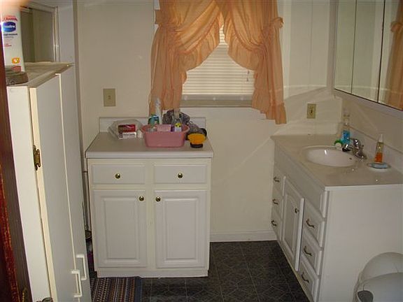 Woodbine Bathroom