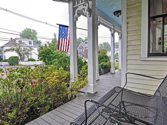 4th image of 305 Prospect St