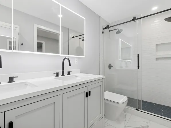 434 Throop Avenue image 6 of 15