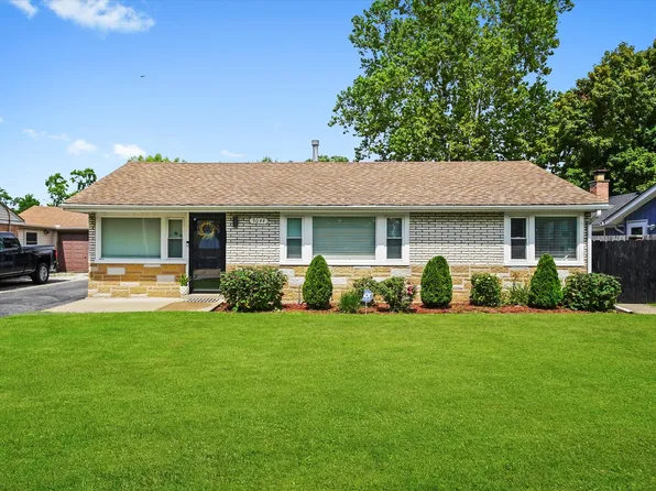 5044 Oak Center Dr, Oak Lawn, IL 60453
