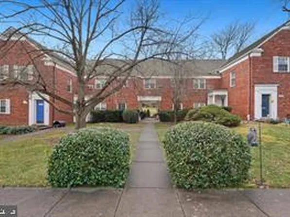 1403 Martha Custis Dr, Alexandria, VA 22302
