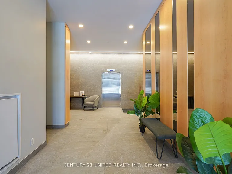 100 Bond St E #204 — Photo 15