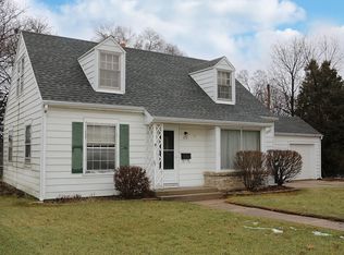 214 Lincoln Dr N, West Bend, WI 53095