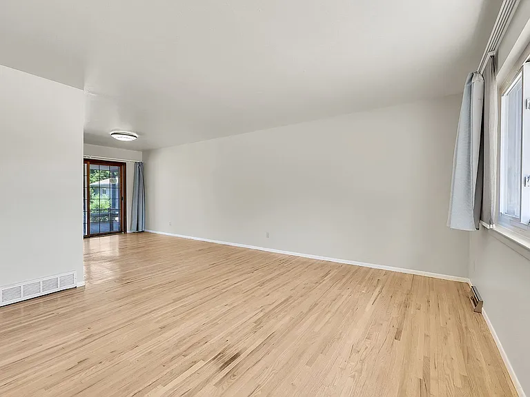 4220 Edwinstowe Ave — Photo 9