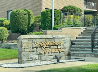 462 Liberty St APT 203, Little Ferry, NJ 07643