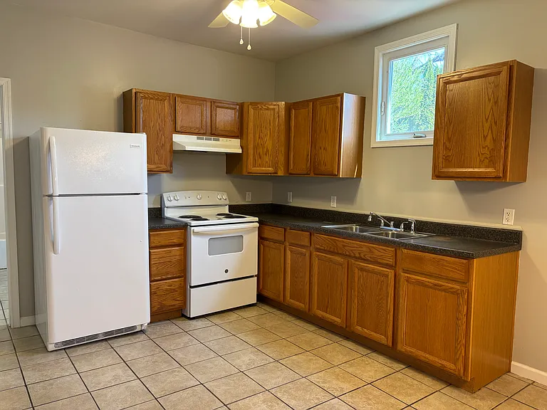 8 Arch St #8 — Photo 2