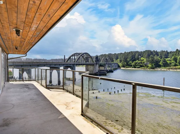 1220 Bay St #302, Florence, OR 97439