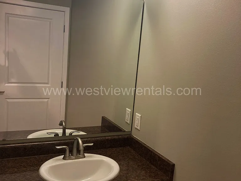 200 E Maple St — Photo 96