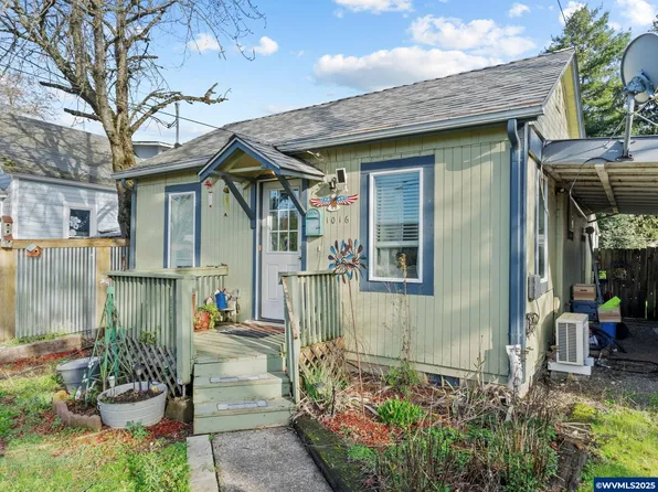 1016 Pine St, Brownsville, OR 97327