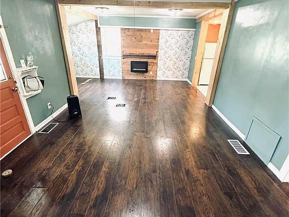 2nd image of 406 Main St
