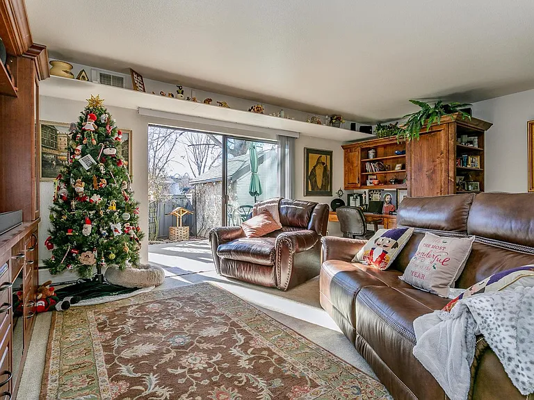 3541 S Hillcrest Dr — Photo 5